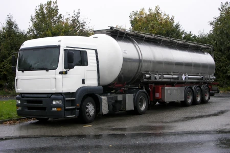 LKW Versicherung für Sattelzugmaschinen im Güterverkehr vergleichen, günstige KFZ-Versicherung finden und sparen